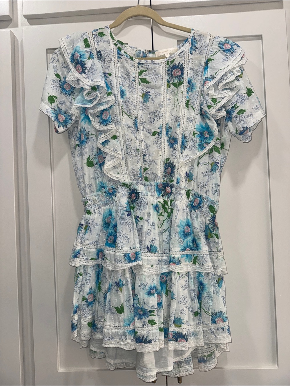 Love Shake Fancy size M dress
Like new, worn 2x
Floral and lace design